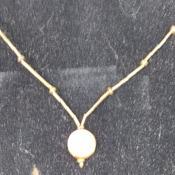 15 " Mother of Pearl Shell and Gold Bead Necklace - Picture 5 of 7